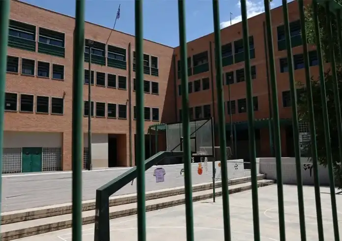 Λουτράκι: Δασκάλα κατήγγειλε 6χρονο μαθητή για «θώπευση» – Σε άλλο σχολείο μετακινήθηκε η εκπαιδευτικός