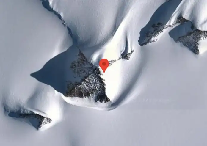 Η «πυραμίδα» της Ανταρκτικής που αναζωπύρωσε τις θεωρίες συνωμοσίας – Τι λένε οι επιστήμονες