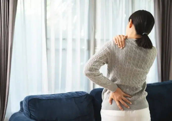 Ξαφνικός πόνος στον ώμο: Ποιες παθήσεις μπορεί να κρύβονται πίσω από το σύμπτωμα