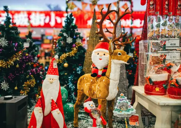 Εορταστικό ωράριο Χριστουγέννων 2025: Από τις 11 Δεκεμβρίου ξεκινούν τα διευρυμένα ωράρια στα καταστήματα