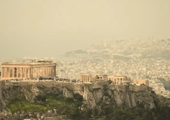 Ισχυροί νοτιάδες και «θερμή εισβολή» από τη Δευτέρα. Αφρικανική σκόνη και υγρασία