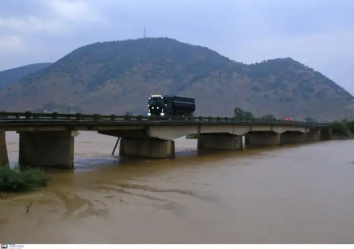 Κακοκαιρία Byron: Συναγερμός στη Θεσσαλία –Ήχησε το 112 για εκκένωση της Υπέρειας, σε ετοιμότητα ακόμη 5 οικισμοί