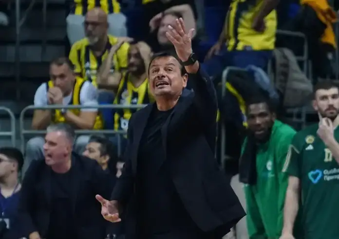 Ξέσπασμα Αταμάν μετά το διπλό στην Πόλη: «Με έβριζαν μαζί με τη μητέρα μου – Αυτό δεν είναι μπάσκετ»