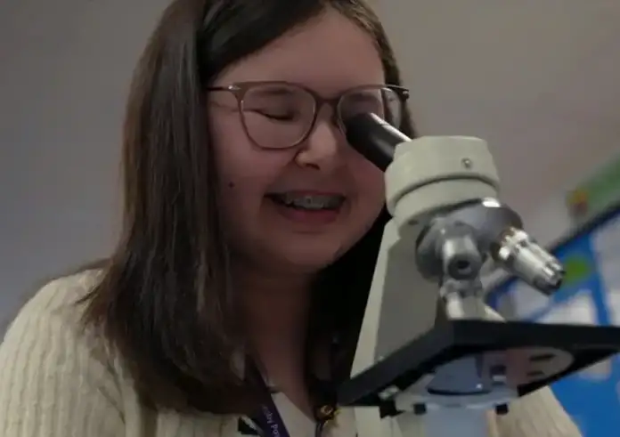 Επαναστατική γονιδιακή μέθοδος αντιστρέφει ανίατες λευχαιμίες – Η 16χρονη που θεραπεύτηκε πλήρως