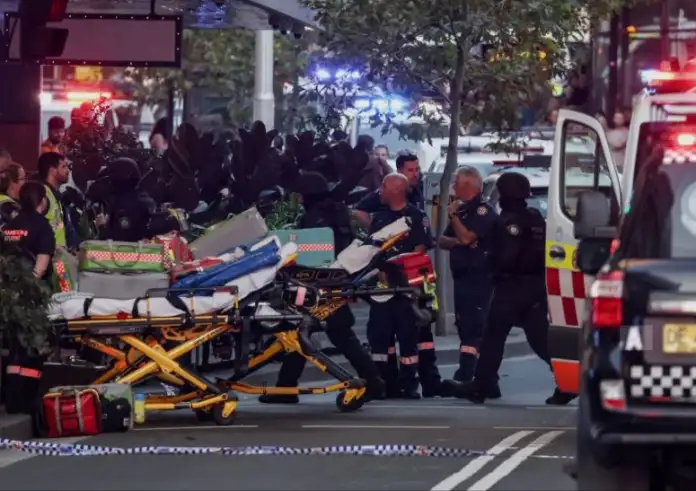 Σίδνεϊ: Νέο σοκαριστικό βίντεο από την τρομοκρατική επίθεση και ο πολίτης που απέτρεψε ακόμη μεγαλύτερη σφαγή