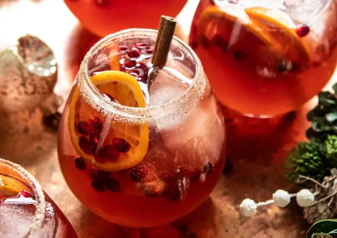 Christmas punch: Το γιορτινό ποτό που δεν πρέπει να λείπει από κανένα χριστουγεννιάτικο τραπέζι