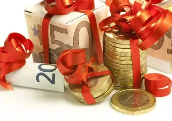 Δώρο Χριστουγέννων 2025: Νωρίτερα η πληρωμή – Ποιοι δικαιούνται ολόκληρο το ποσό και πώς υπολογίζεται