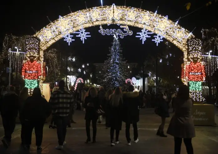 Γεμάτα τα μαγαζιά στο κέντρο της Αθήνας ενόψει Χριστουγέννων – Τι προτιμούν οι καταναλωτές