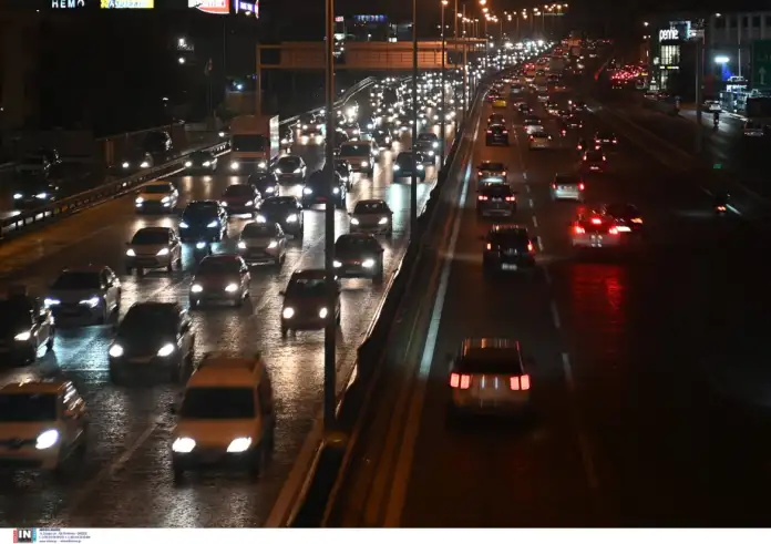 Μπλοκαρισμένος ο Κηφισός: Σοβαρές καθυστερήσεις σε όλο το μήκος του άξονα