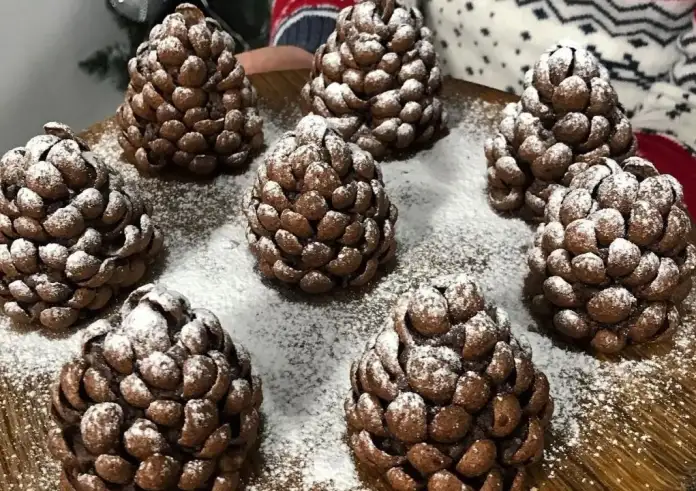 Το πιο εύκολο χριστουγεννιάτικο γλυκό: Κουκουνάρια σοκολάτας