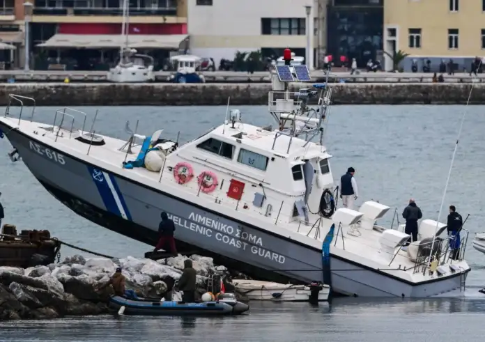 Βόλος: Σκάφος του Λιμενικού προσέκρουσε σε βράχια - Πώς συνέβη το συμβάν