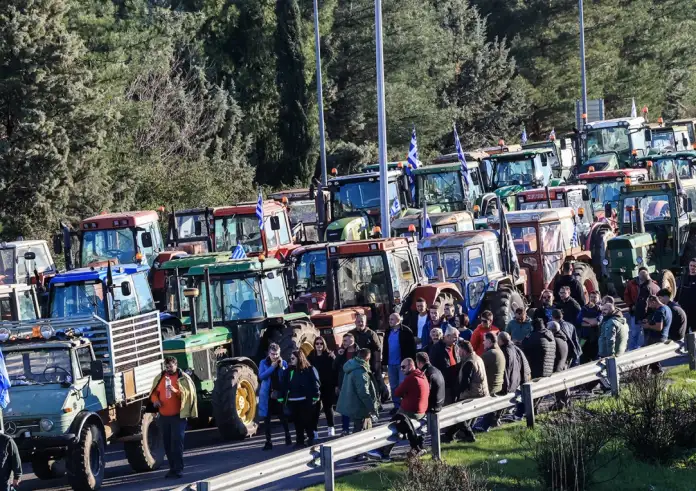 Στο πεδίο των διαμαρτυριών και οι αγρότες Κορινθίας – Συγκέντρωση αύριο στον κόμβο Κιάτου