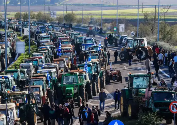 Κλιμακώνονται οι κινητοποιήσεις: Νέα μπλόκα αγροτών σε Μάλγαρα, Εύζωνες και Προμαχώνα