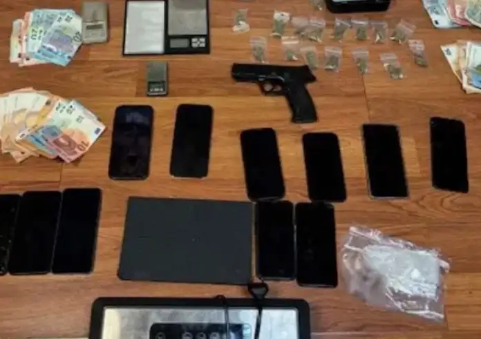 Προφυλακίστηκαν οι 12 του κυκλώματος ναρκωτικών που δρούσε και σε σχολεία