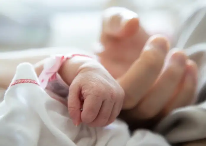 Θρίλερ για τα παιδιά από σπέρμα Δανού δότη: Πέθανε το ένα, νόσησε το δεύτερο – Αγωνία για το τρίτο