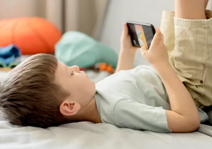 Ποια χώρα απαγορεύει τη χρήση social media σε παιδιά κάτω των 16 – Το νέο αυστηρό της πλαίσιο