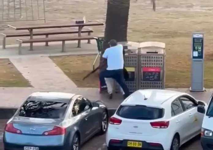 Σίδνεϊ: Μουσουλμάνος ιδιοκτήτης μίνι μάρκετ αφόπλισε δράστη στο μακελειό με 12 νεκρούς