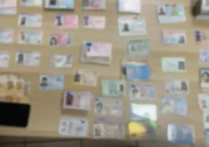 Ομόνοια: Βρέθηκαν σε αποθήκη 419 κλεμμένες ταυτότητες και έγγραφα – Συνελήφθη 45χρονος