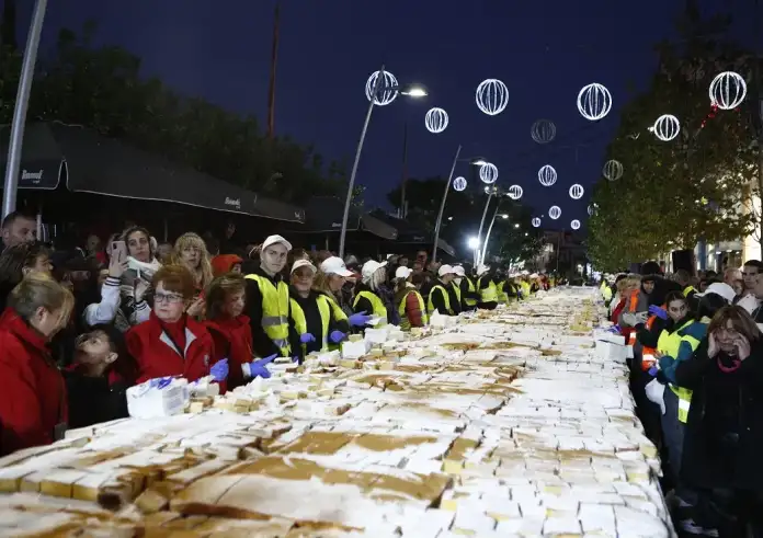 Η μεγαλύτερη βασιλόπιτα της Ελλάδας επιστρέφει στο Περιστέρι - Πόσους τόνους θα ζυγίσει