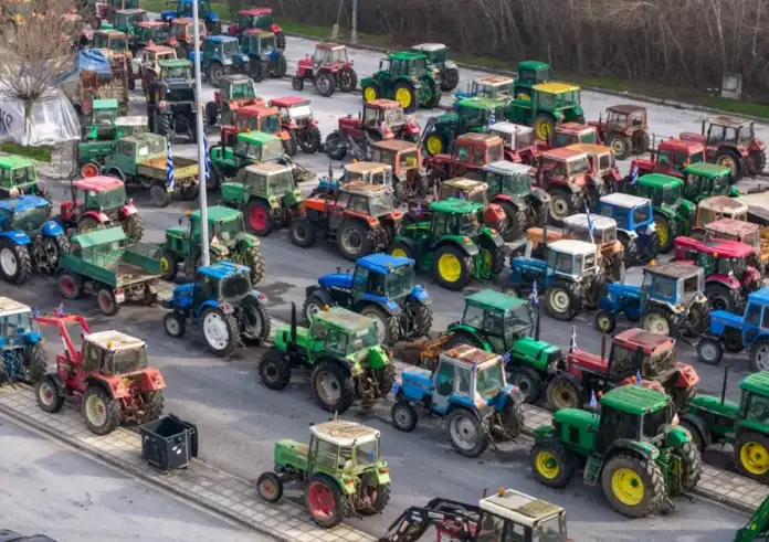 Αγρότες σε τροχιά κλιμάκωσης: Νέα μπλόκα παρά το άνοιγμα της κυβέρνησης για διάλογο – Τι αποφασίστηκε στις Σέρρες