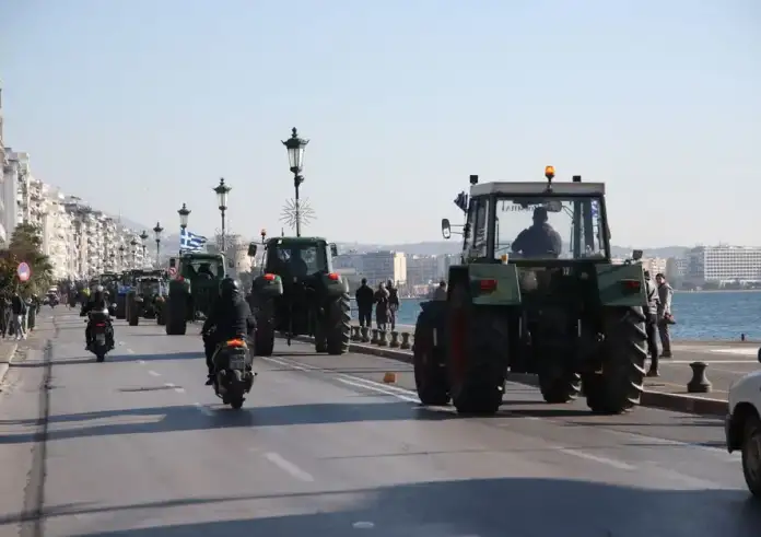 Αγροτικές κινητοποιήσεις: Στο τραπέζι η πρόσκληση Μητσοτάκη, στη Νίκαια η κρίσιμη απόφαση για κλιμάκωση ή διάλογο