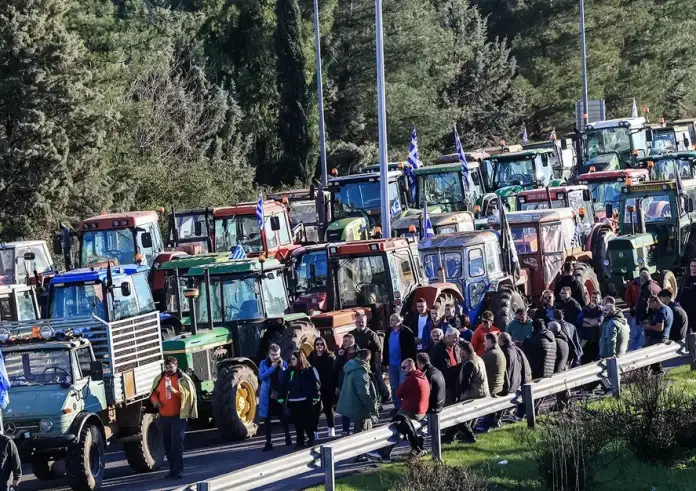 Στα μπλόκα και τα Χριστούγεννα οι αγρότες: Κλείνουν σήμερα τις σήραγγες των Τέμπη – Αλλαγές στην κυκλοφορία