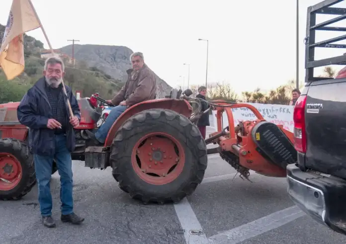 Σφίγγουν τον κλοιό οι αγρότες: Πολύωρα μπλόκα σήμερα σε Ευζώνους, Νίκη, Προμαχώνα και Εξοχή