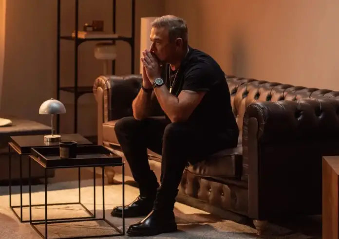 Αντώνης Ρέμος: Κυκλοφόρησε το νέο βιντεοκλίπ του τραγουδιού «Δευτέρα» – Σκοτεινή αισθητική και έντονη συναισθηματική φόρτιση