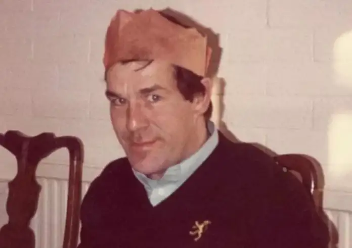 Χριστούγεννα που άλλαξαν ζωές: Τον κάλεσαν σπίτι τους για φαγητό τα Χριστούγεννα και έμεινε μαζί τους 45 χρόνια