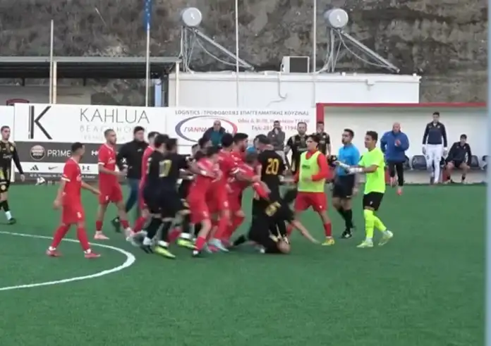 Ο προπονητής του Εργοτέλη κουτούλησε παίκτη της αντίπαλης ομάδας