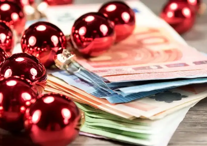 Χριστουγεννιάτικη φορολοταρία: Ποιοι μπαίνουν στη φορολοταρία των 100.000 ευρώ και ποιοι μένουν εκτός