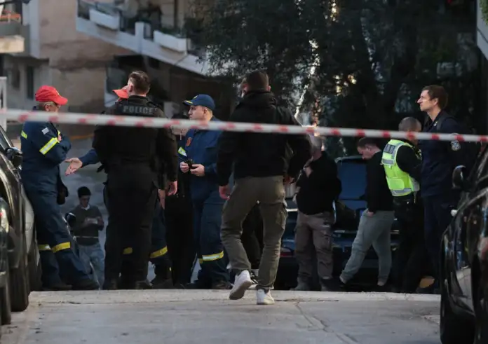 Γκύζη: «Ακούγαμε φωνές από το σπίτι» λένε γείτονες – Το σημείωμα του 74χρονου και το οικογενειακό δράμα που αποκαλύπτεται