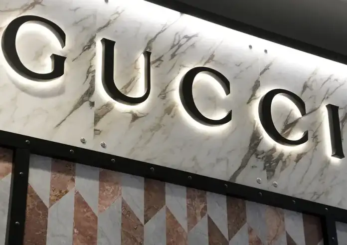 Σοκ στη βιομηχανία πολυτελείας: Έρευνες για εκμετάλλευση Κινέζων εργατών σε εργαστήρια στην Ιταλία