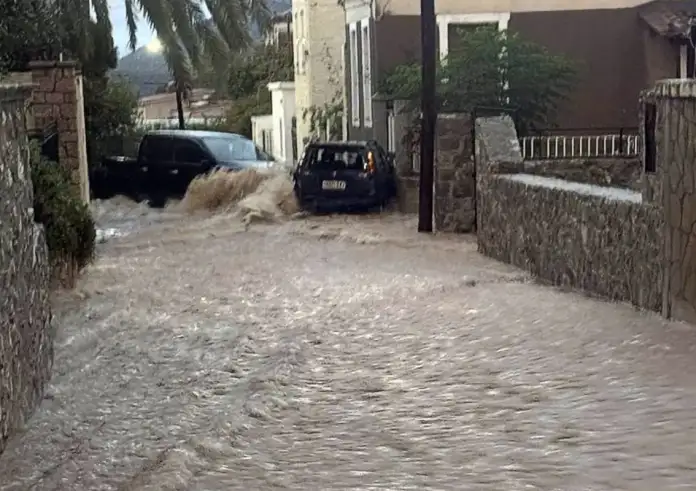 Κακοκαιρία Byron: Πλημμύρες, απεγκλωβισμοί και σοβαρά προβλήματα σε πολλές περιοχές της χώρας