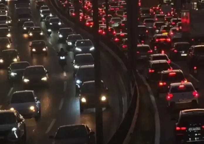 Τεράστια ταλαιπωρία στον Κηφισό: Απροσπέλαστος από Πειραιά έως Κηφισιά