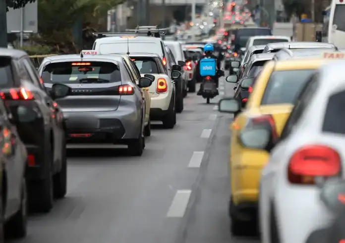 Κυκλοφοριακό μπλακ άουτ στην Αττική από νωρίς το πρωί – Τροχαίο «παρέλυσε» την Κηφισίας