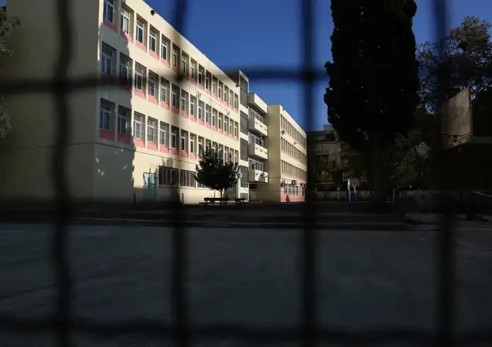 Μαχαίρωμα στο προαύλιο γυμνασίου στην Κυψέλη: Νέες μαρτυρίες για τη στιγμή της επίθεσης μεταξύ μαθητριών