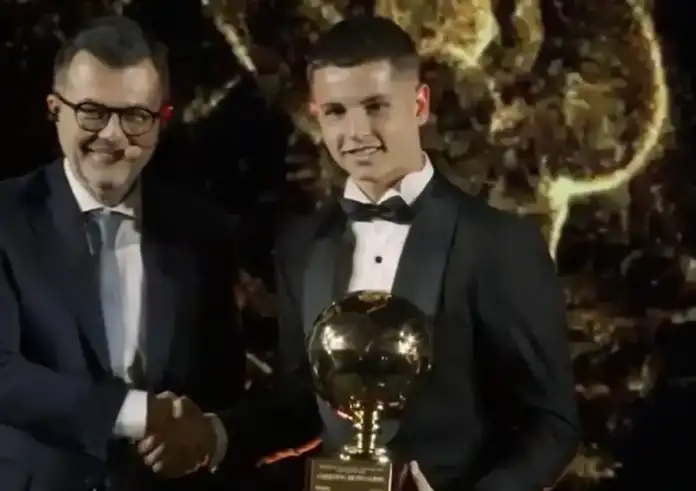 Παρέλαβε το βραβείο European Golden Boy Web 2025 ο Χρήστος Μουζακίτης