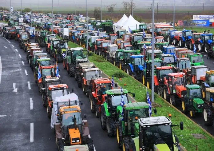 Σκληραίνουν τη στάση τους οι αγρότες. Αρνούνται να δουν τον πρωθυπουργό. Όλα τα αιτήματα