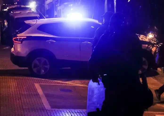 Συναγερμός στα Άνω Λιόσια: Πυροβολισμοί έξω από κατάστημα με χαλιά, χωρίς τραυματισμούς