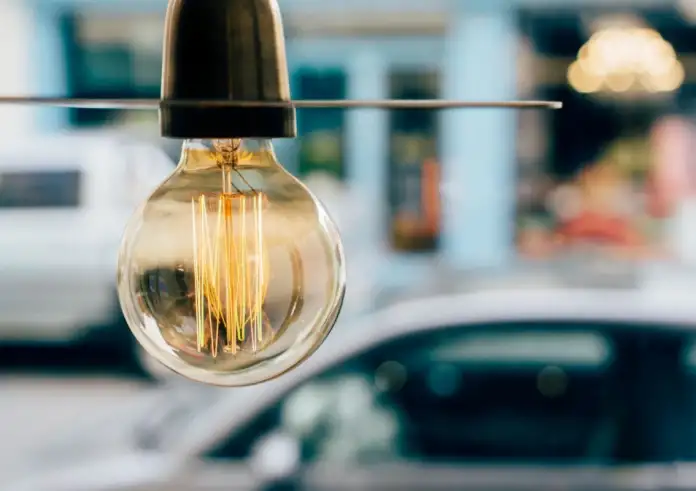 Παραμονή Πρωτοχρονιάς με διακοπές ρεύματος σε Σεπόλια και Πεντέλη - Κλειστοί δρόμοι λόγω χιονιού