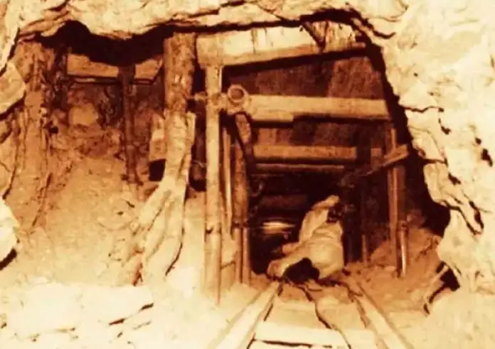 Το ριφιφί που έγραψε ιστορία: Πώς άδειασαν εκατοντάδες θυρίδες κάτω από την Αθήνα και δεν πιάστηκε ποτέ κανείς