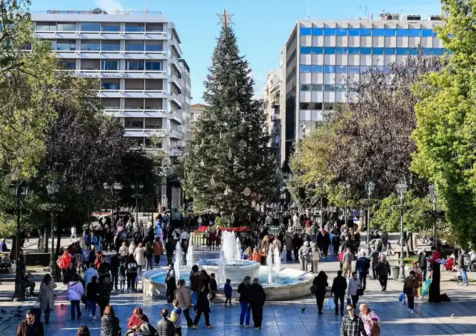 Καιρός Χριστουγέννων: Ο «Ωμέγα Εμποδιστής» φέρνει πρόσκαιρη ηρεμία – Τι δείχνουν τα πρώτα στοιχεία για τις γιορτές