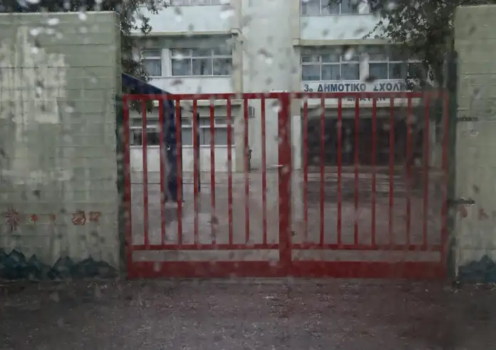 Κλειστά σχολεία και στην Αττική την Παρασκευή λόγω της κακοκαιρίας BYRON