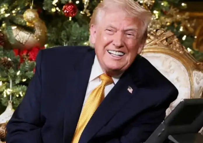 Χριστουγεννιάτικες ευχές Τραμπ: «Χρόνια πολλά και στα αποβράσματα της ριζοσπαστικής Αριστεράς»