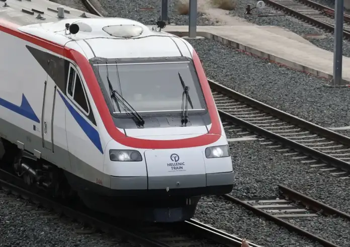 Διακοπή δρομολογίων τρένων στο τμήμα Λάρισα–Λειανοκλάδι λόγω υπερχείλισης του Ενιπέα