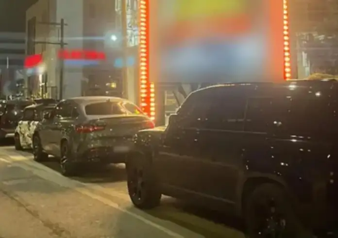 Συνέλαβε 15 παρκαδόρους και οκτώ προσωρινά υπευθύνους για αυθαίρετη κατάληψη δημόσιων χώρων στην Αθήνα