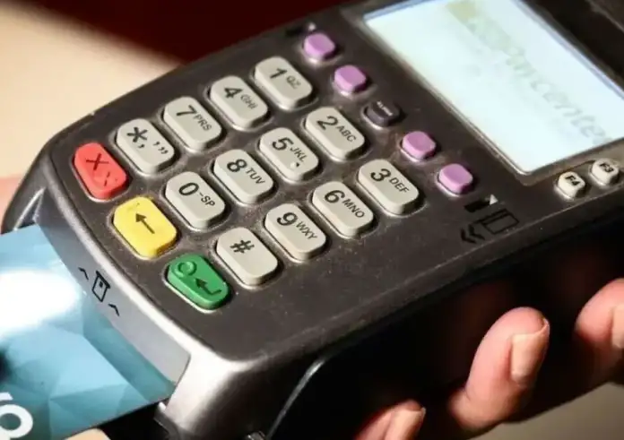 112 στα POS: Γιατί άρχισαν να «ουρλιάζουν» τα τερματικά στις συναλλαγές – Η εξήγηση του Υπουργείου