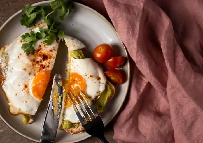 Τι συμβαίνει στο σώμα σας αν τρώτε 2 αυγά κάθε μέρα: Τα οφέλη στην υγεία και η μεγάλη αλήθεια για τη χοληστερίνη