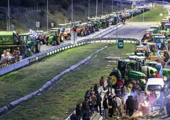 Αγροτικά Μπλόκα: «Οχυρώνονται» στα Μάλγαρα οι αγρότες – Κοινό μέτωπο Θεσσαλονίκης και Χαλκηδόνας μετά το Μαξίμου